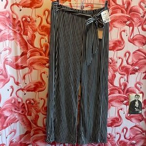 Black striped crop gaucho pant